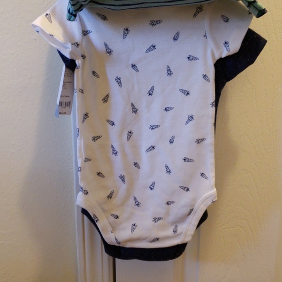 Carters 4 piece onesies - Picture 4 of 4
